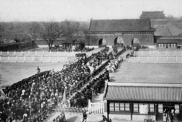 1421年2月2日，明朝正式迁都北京