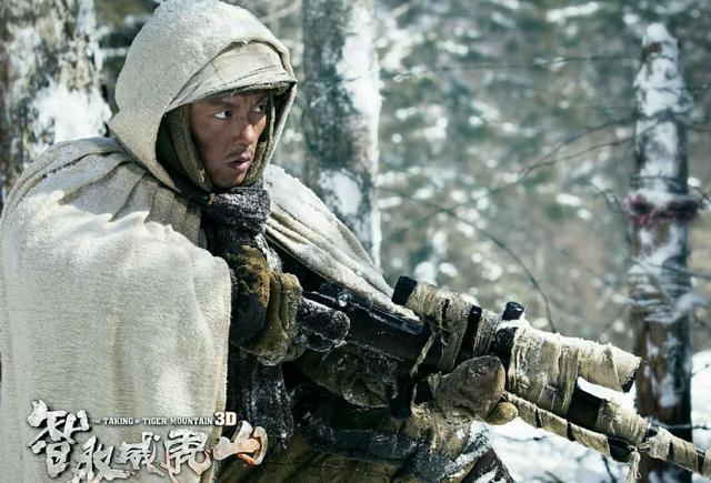 一个帅哥军官，《智取威虎山》原创，在齐齐哈尔写成《林海雪原》