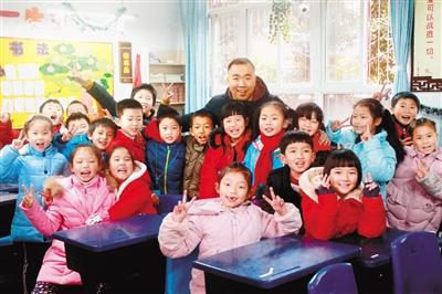 九龙小学的刘老师说这个寒假不留作业，还孩子们一个快乐假期。