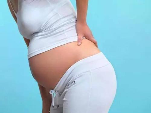 孕妇弯腰会压到宝宝吗？